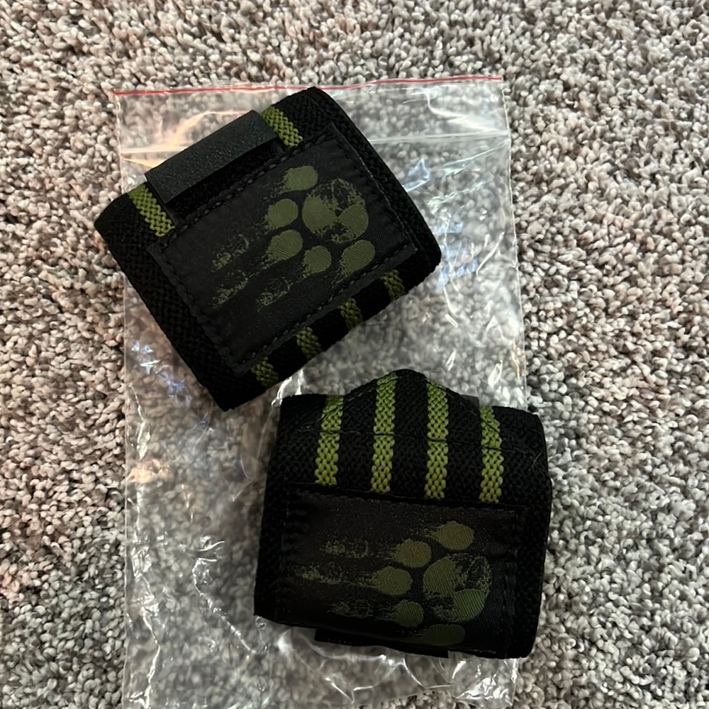 Wrist wraps